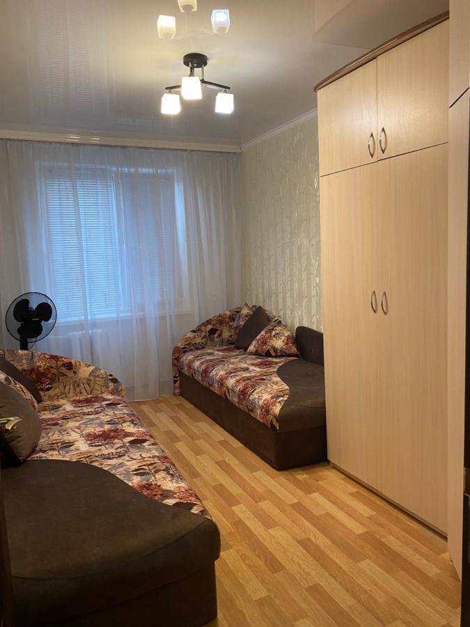 2 комнатная квартира, до 6 спальных мест Кривой Рог Экстерьер фото